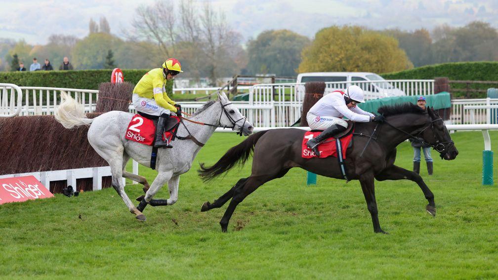NUBE NEGRA ridden by Harry Skelton wins at CHELTENHAM 14/11/21Photograph by Grossick Racing Photography 0771 046 1723