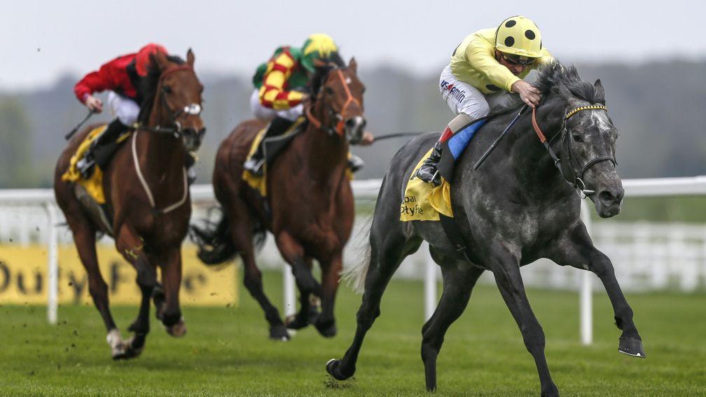Defoe bursts clear of his rivals in the Dubai Duty Free Finest Surprise Stakes last year