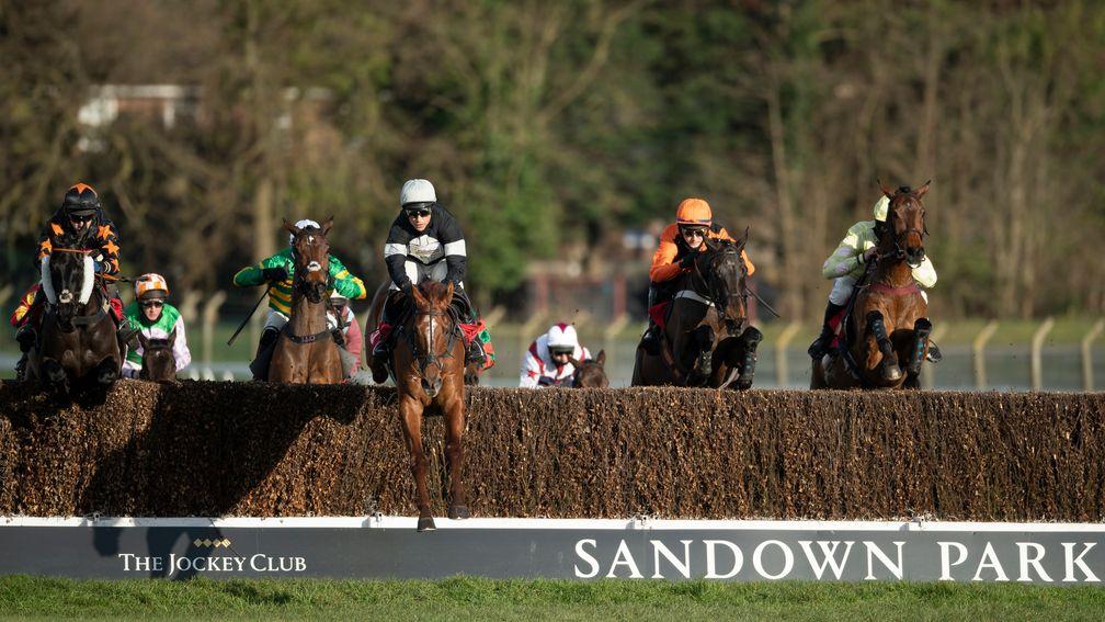 Will No Getaway get his own way in front again on his return to Sandown?