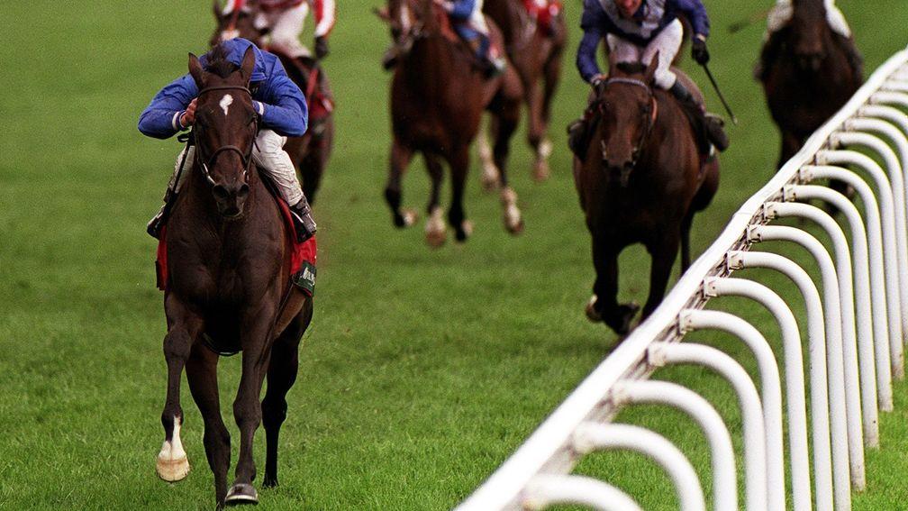 Kayf Tara wins the 2000 running of the Yorkshire Cup