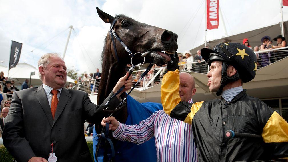 Jim Goldie and Graham Lee celebrate after Hawkeyethenoo's Stewards' Cup win