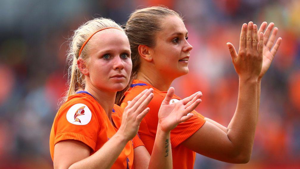 Holland won their first game against Norway