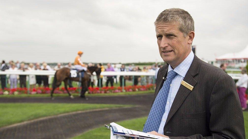 Clerk of the course Roderick Duncan reports strong wind at Doncaster