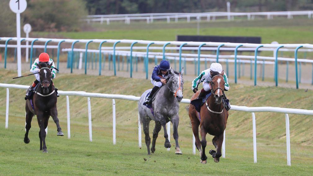 Inchicore comes away from her rivals to win the 1m5f handicap under Oisin Murphy