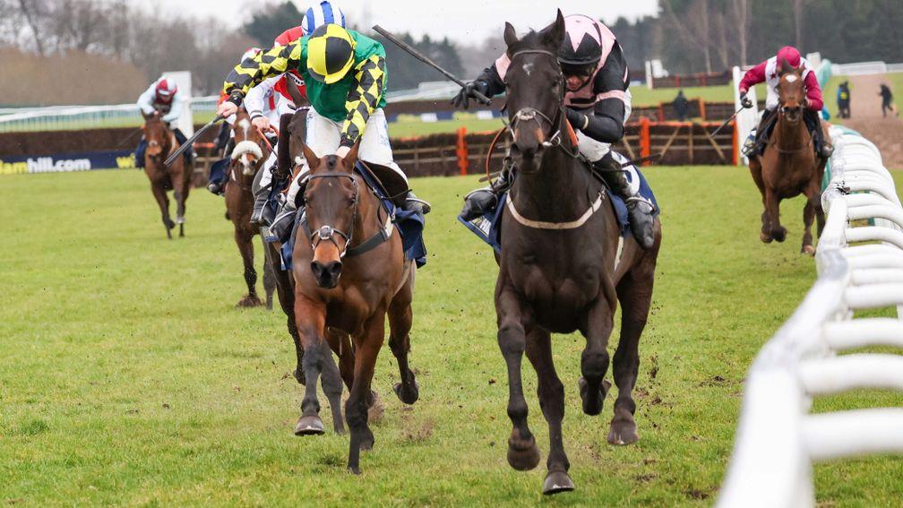Third Wind (right) gets the better of last year's Stayers' Hurdle winner Lisnagar Oscar