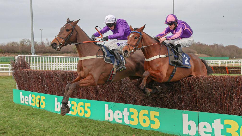 Fugitif (left) denies Dreams Of Home at Newcastle on Saturday