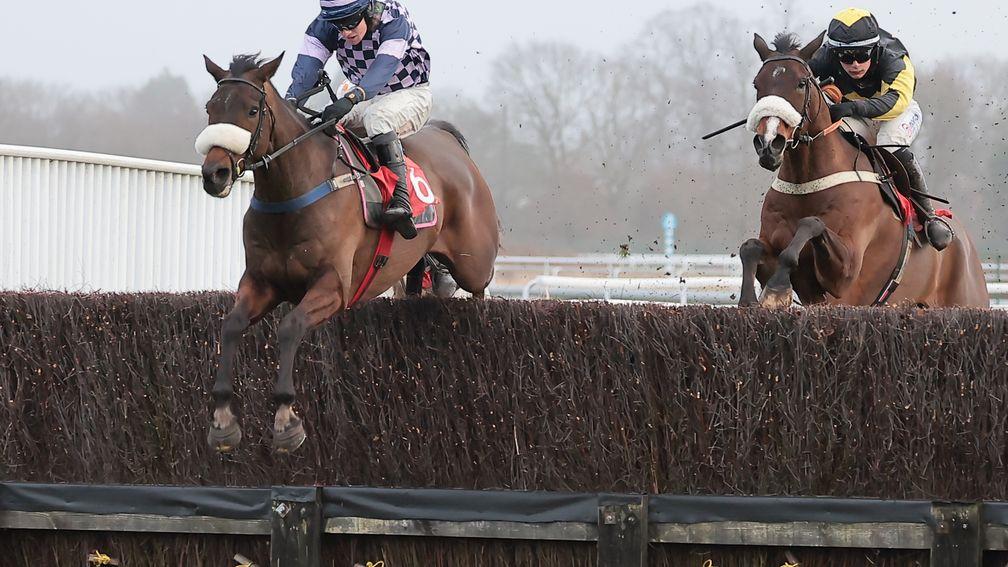 Highstakesplayer produces another clean leap on his way to success at Kempton
