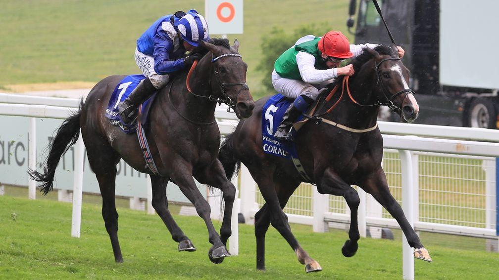 Pyledriver (right) holds off Al Aasy in the Coronation Cup