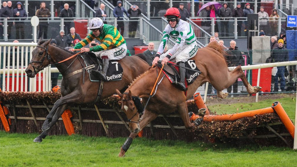 Epatante (left) jumps the last smoothly as Zanahiyr falls