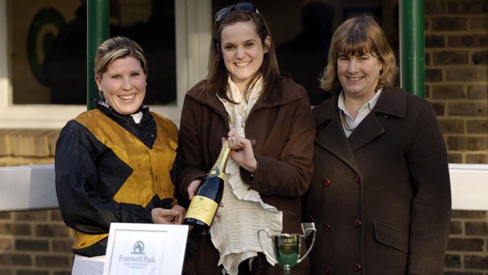 Linda Jewell (right) and Karen Jewell (left) receive prizes at Fontwell