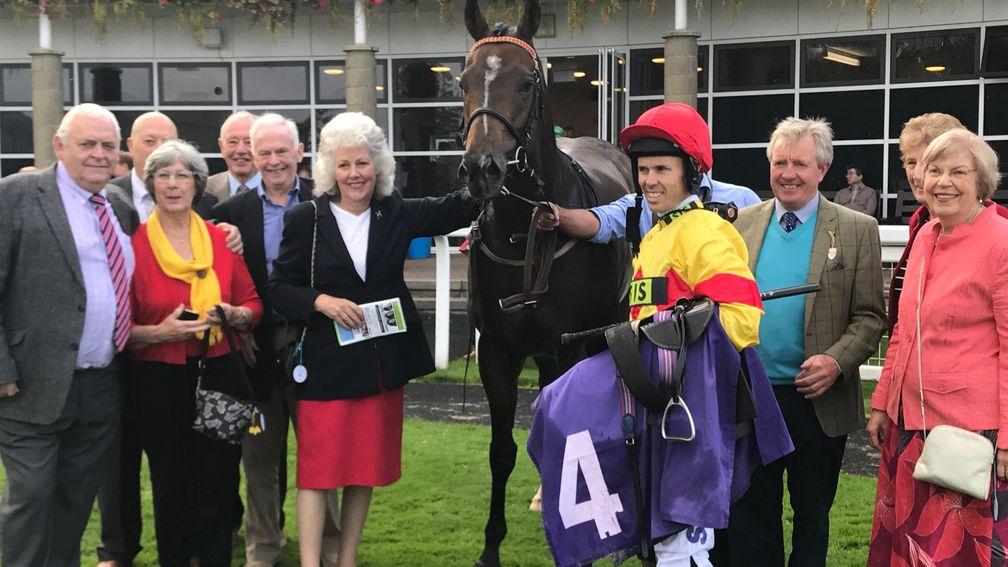 Alpha Delphini with Graham Lee, Bryan Smart and members of the Alpha Delphini Partnership after winning the conditions sprint