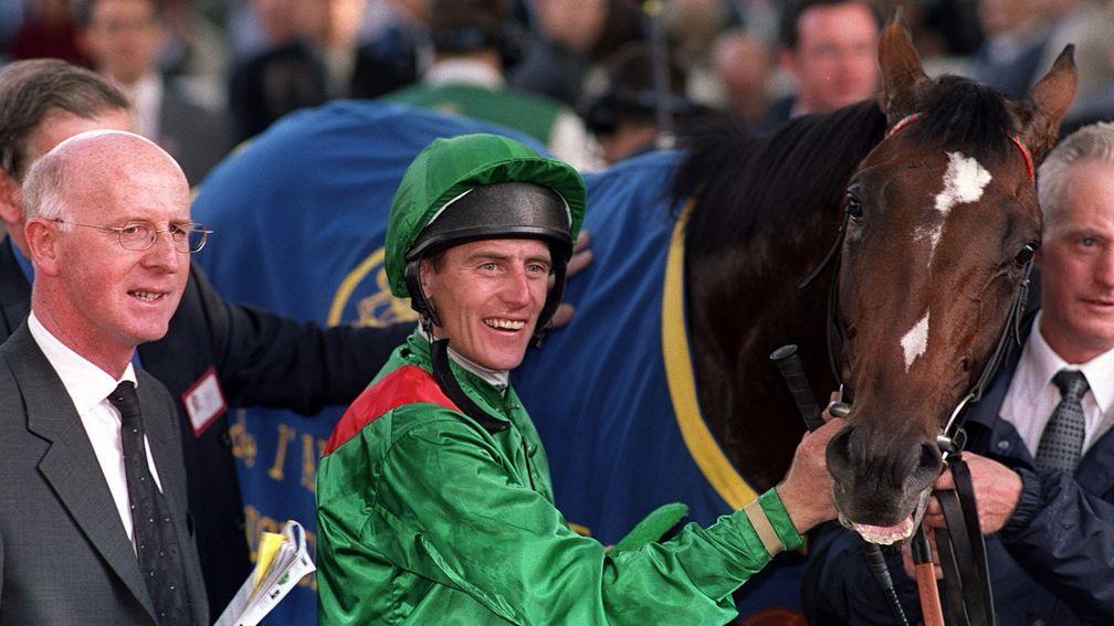 John Oxx and Johnny Murtagh with Sinndar after the Arc in 2000