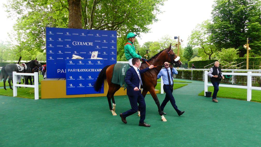 Zarkallani returns to the Longchamp winner's enclosure