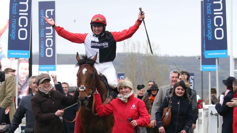 Bryony Frost returns to the winner's enclosure on Pacha Du Polder after their Foxhunter victory