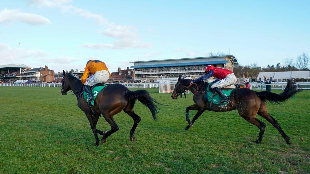 Espoir De Guye (right) is about to pass Alnadam in the 2m4f handicap chase at Warwick