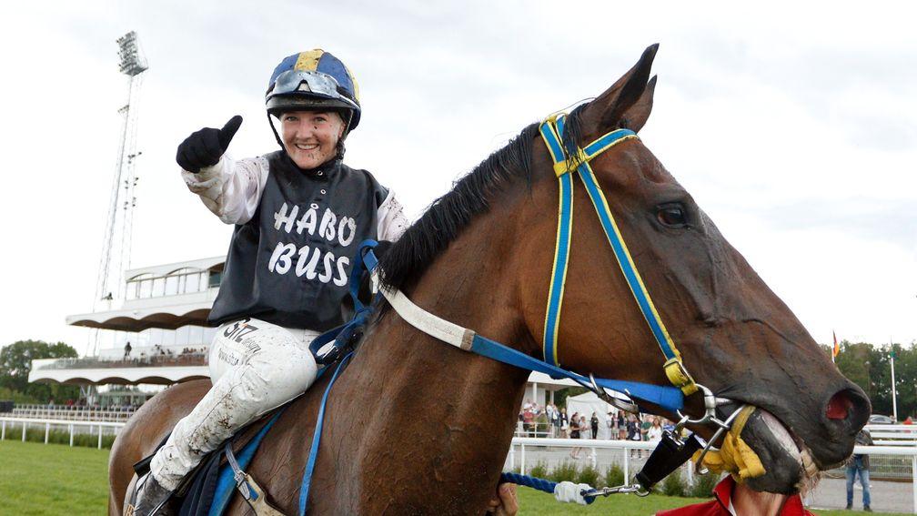 Josefin Landgren crowned champion of the Lady Jockeys’ Thoroughbred World Championship