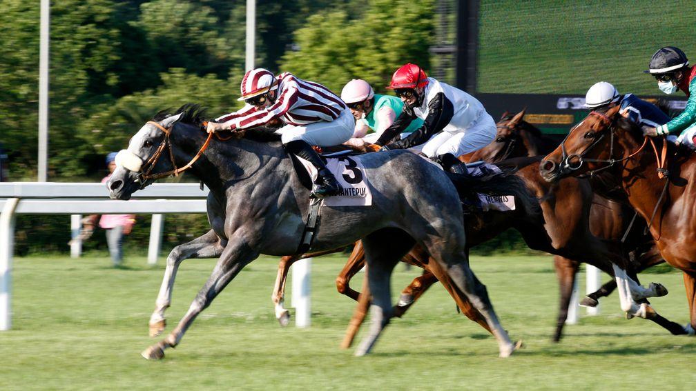 Auyantepui and Claudio Colombi hit the front in the Oaks d'Italia at the San Siro
