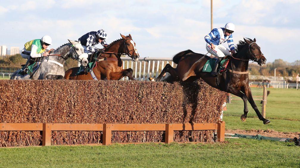 Frodon clears the last in front of Javert and Cloudy Dream