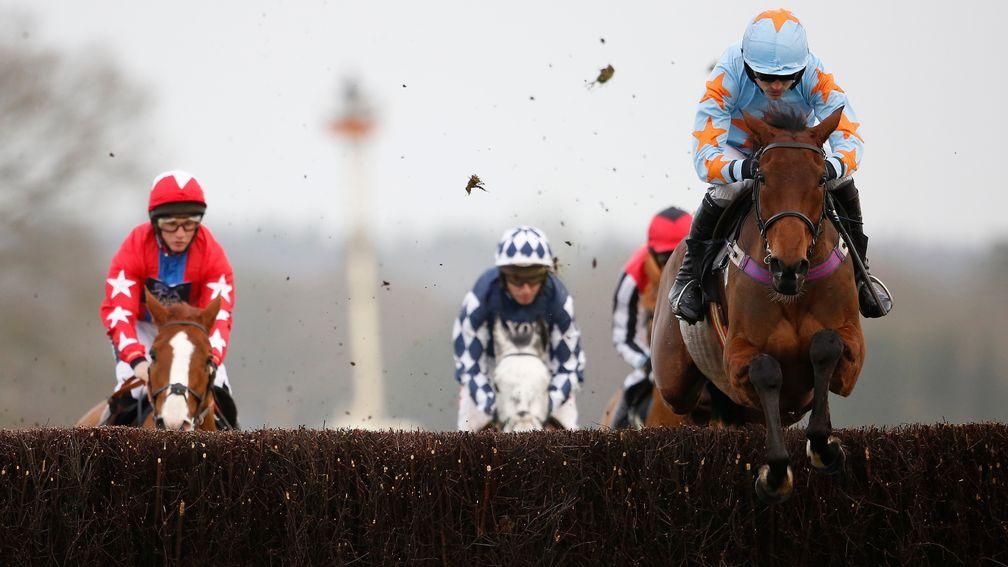 Un De Sceaux makes all and is clear of Sire De Grugy in the 2016 Clarence House Chase at Ascot