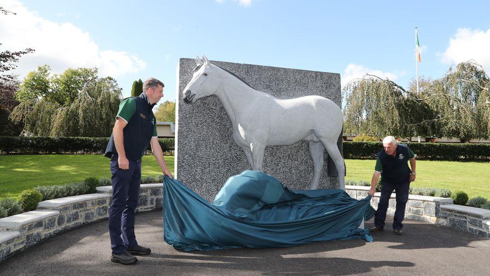 Paul Croke and Michael 'Daffer' Kelly unveil the Irish National Stud's statue of Invincible Spirit
