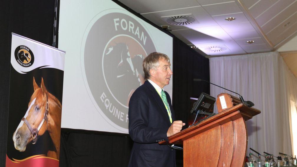 Des Leadon addresses the room at the 2015 ITBF international congress