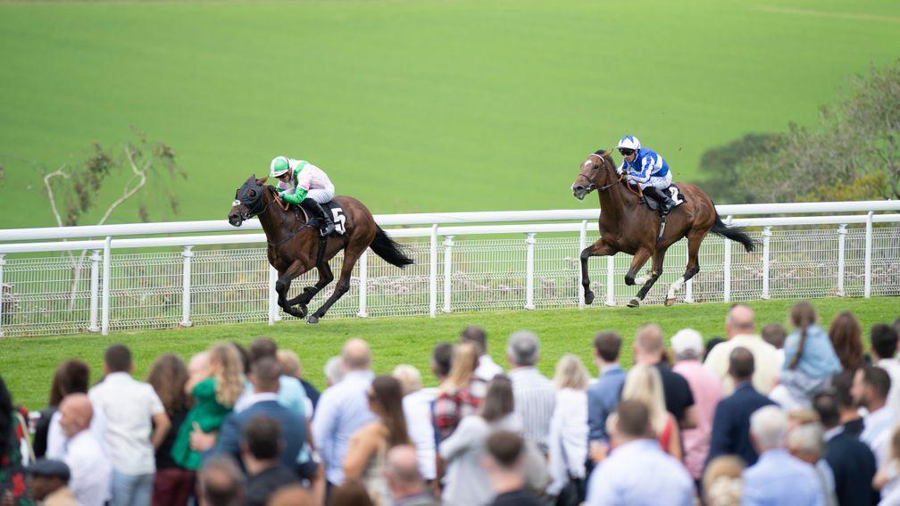 General Lee (James Doyle) beats Sky Power in the 1m 1f handicapGoodwood 28.8.21 Pic: Edward Whitaker