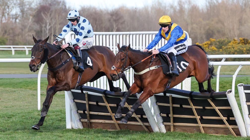 Curley Finger (left) got the better of Faithfulflyer in the Racing TV Go North Brindisi Breeze Hurdle Final
