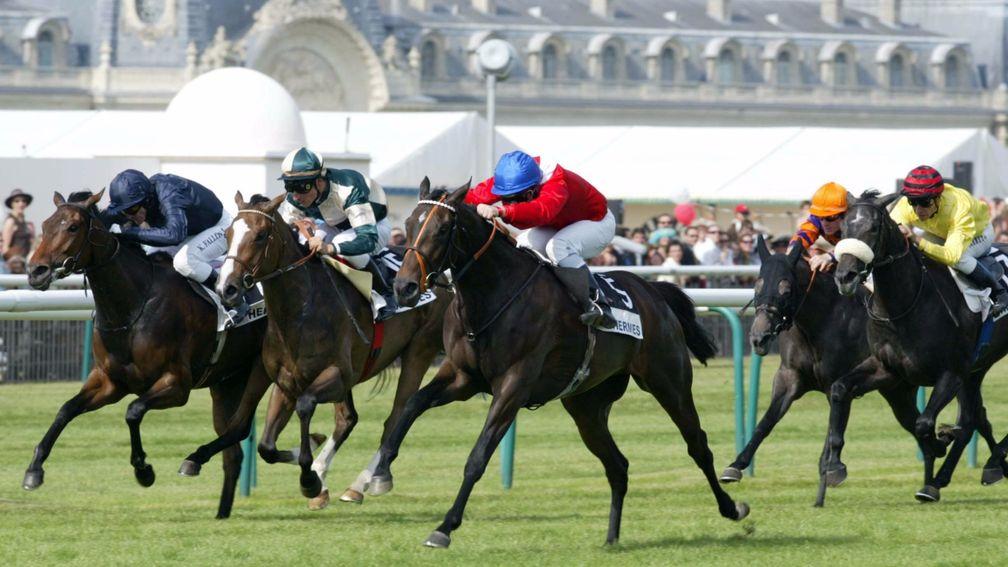 Confidential Lady powers home under Seb Sanders in the 2006 Prix de Diane at Chantilly