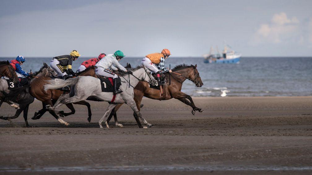 Runners thunder along the sand at Laytown in 2018