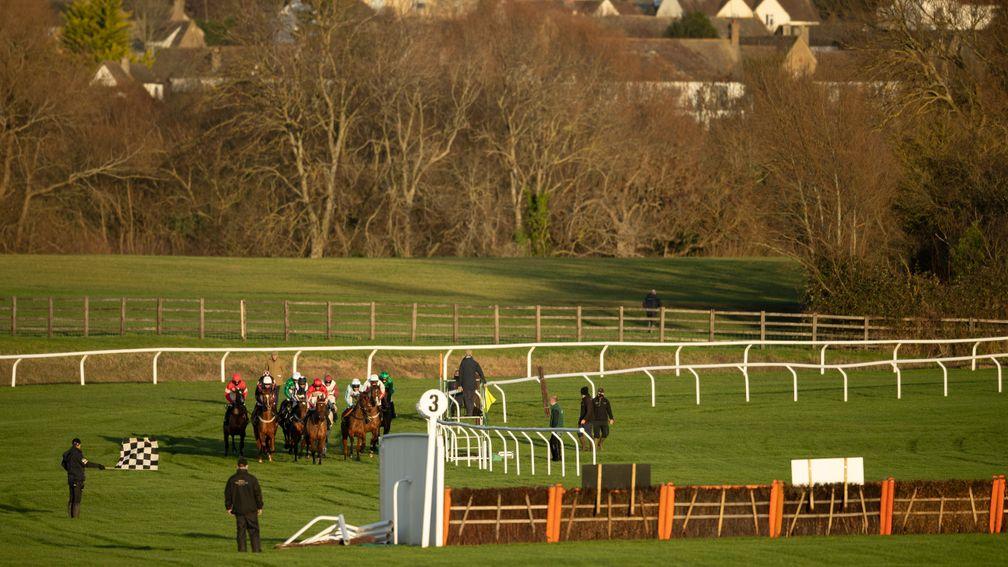 The runners in the International Hurdle are set on their way by the starter and miss the 2 hurdles in the home straight due to the low sunCheltenham 12.12.20 Pic: Edward Whitaker/Racing Post