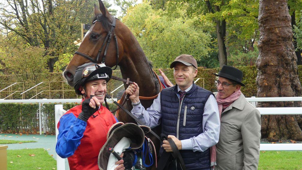 Frankie Dettori and trainer Jean-Pierre Carvalho (right) with Alson after defeating Armory in a match race for the Group 1 Criterium International at Longchamp