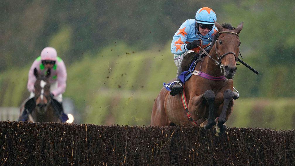 Un De Sceaux leaves Min in his wake to record a second Champion Chase