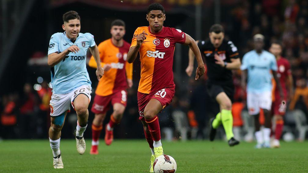 Tete of Galatasaray runs with the ball against Basaksehir