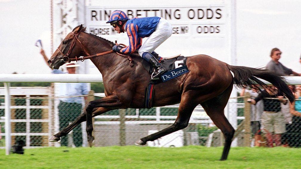 Montjeu strolling to a memorable King George triumph in 2000