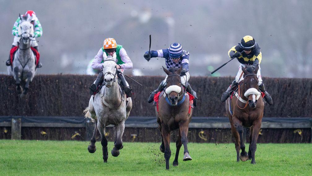 Highstakesplayer (centre): responds gamely to Stan Sheppard's urgings to win the 3m handicap chase