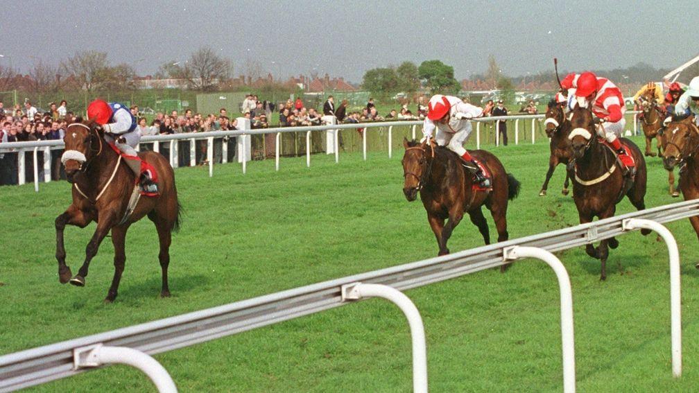 Hunters Of Brora wins from Right Wing at Doncaster 1998and Nigrasine