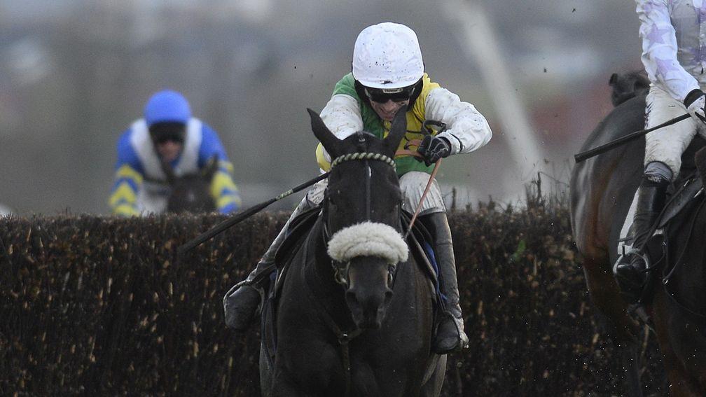 Many Clouds and Leighton Aspell on their way to victory at Carlisle in 2014
