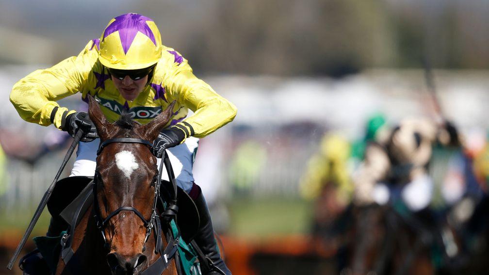 Fountains Windfall draws clear to register a decisive win at Aintree