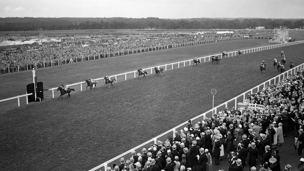 Choir Boy, owned by the Queen and ridden by Doug Smith, wins the 1953 Royal Hunt Cup at Royal Ascot