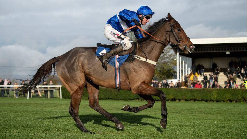 Reserve Tank (Robbie Power) wins the Rising Stars Novices ChaseWincanton 9.11.19 Pic: Edward Whitaker