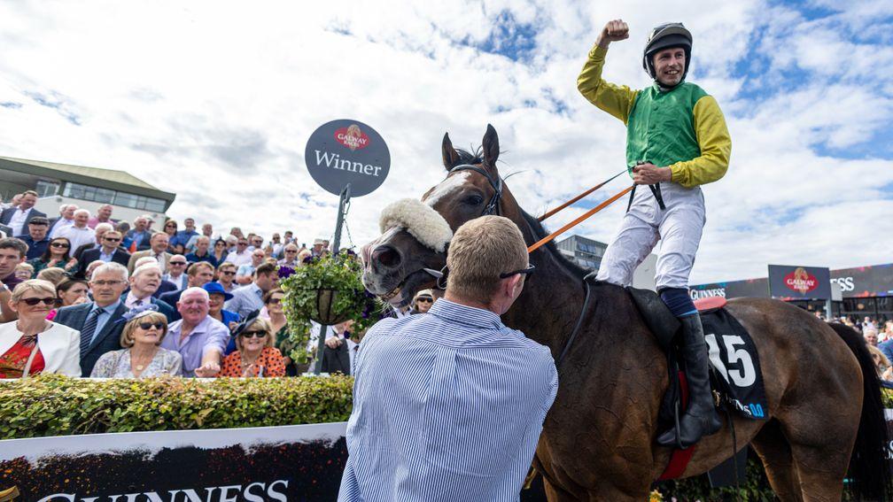 Tudor City (Liam McKenna) wins the Guinness Galway Hurdle. Galway Festival.Photo: Patrick McCann/Racing Post28.07.2022