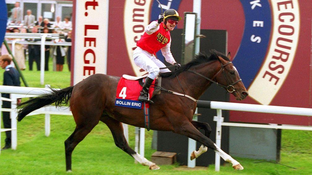 Bollin Eric and Kevin Darley win the 2001 St Leger