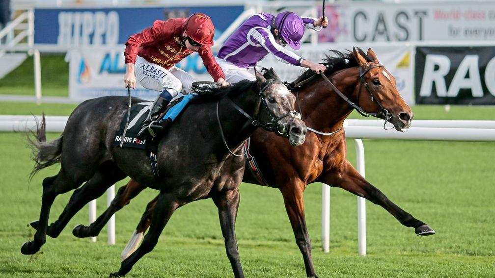 Roaring Lion (Oisin Murphy, nearside) gives 2,000 Guineas favourite Saxon Warrior a fright in the Racing Post Trophy at Doncaster last October