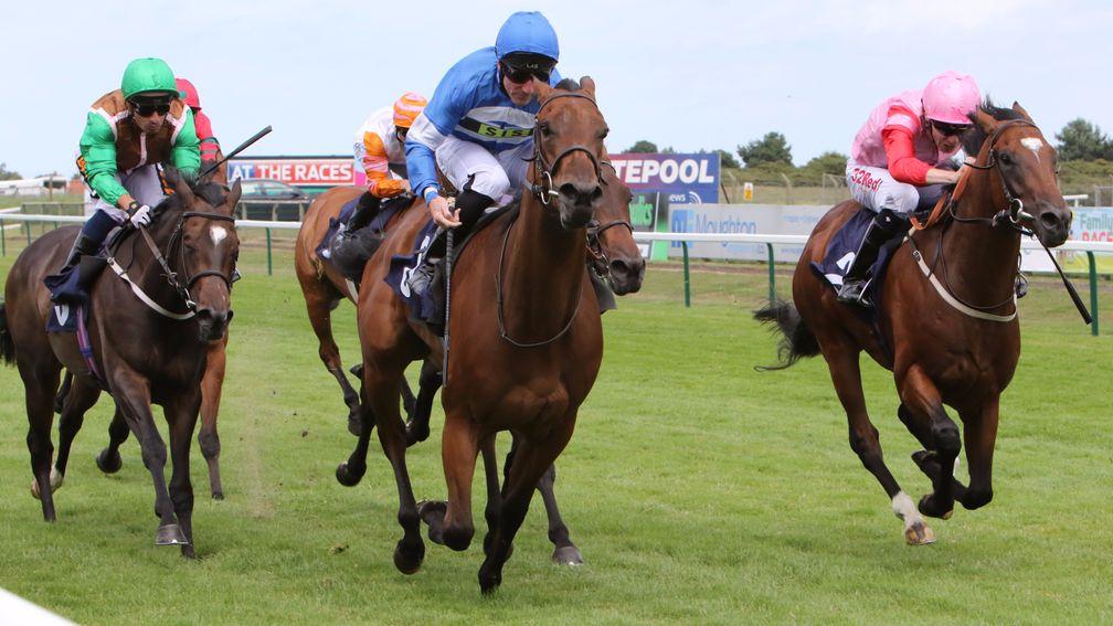 Millie's Kiss (blue cap), running in the name of stablemate Mandarin Princess, wins the opener at Yarmouth from 4-6 favourite Fyre Cay (right)