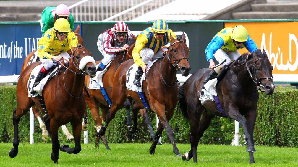 Novellist and Ryan Moore (blue sleeves) hold off Melbourne Cup hero Dunaden to land the 2013 Grand Prix de Saint-Cloud