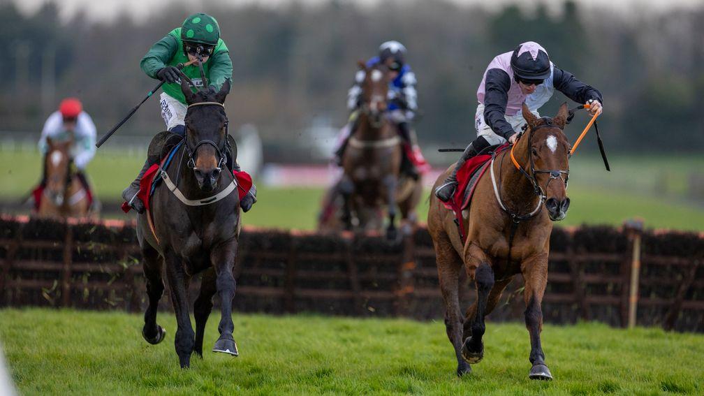 Teahupoo (right) and Jack Kennedy battle past Impaire Et Passe in the Hatton's Grace Hurdle at
Fairyhouse on Sunday