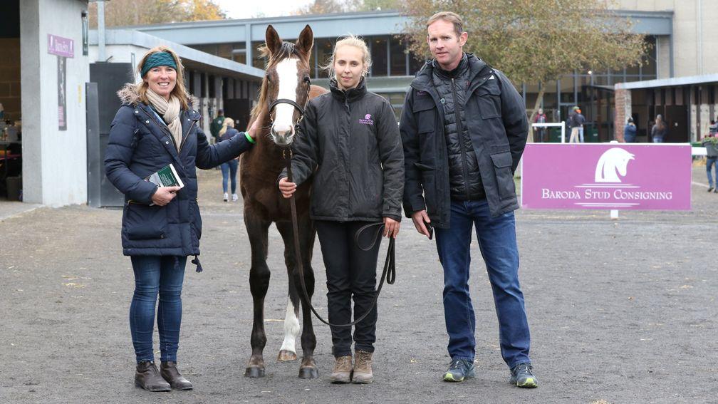 Breeder Valerie Osborne of Tipper House Farm, Julia Cohen and David Cox with lot 642, the Lucky Vega sibling purchased by BBA Ireland/Yulong Investments