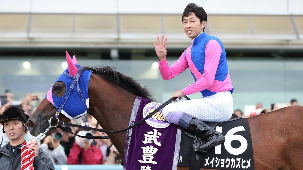 Yutaka Take celebrates reaching 4,000 winners on Saturday at Hanshin