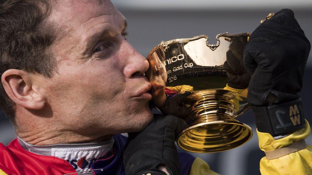 Rochard Johnson kisses the Gold Cup
