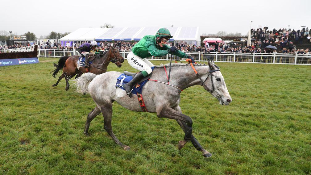 Fairyhouse Mon 1 April 2024 Intense Raffles ridden by JJ Slevin winning The Boylesports Irish Grand National Steeplechase from Any Second Now ridden by Mark Walsh, 2nd, on far side of Minella Cocooner ridden by Danny Mullins, 3rd.